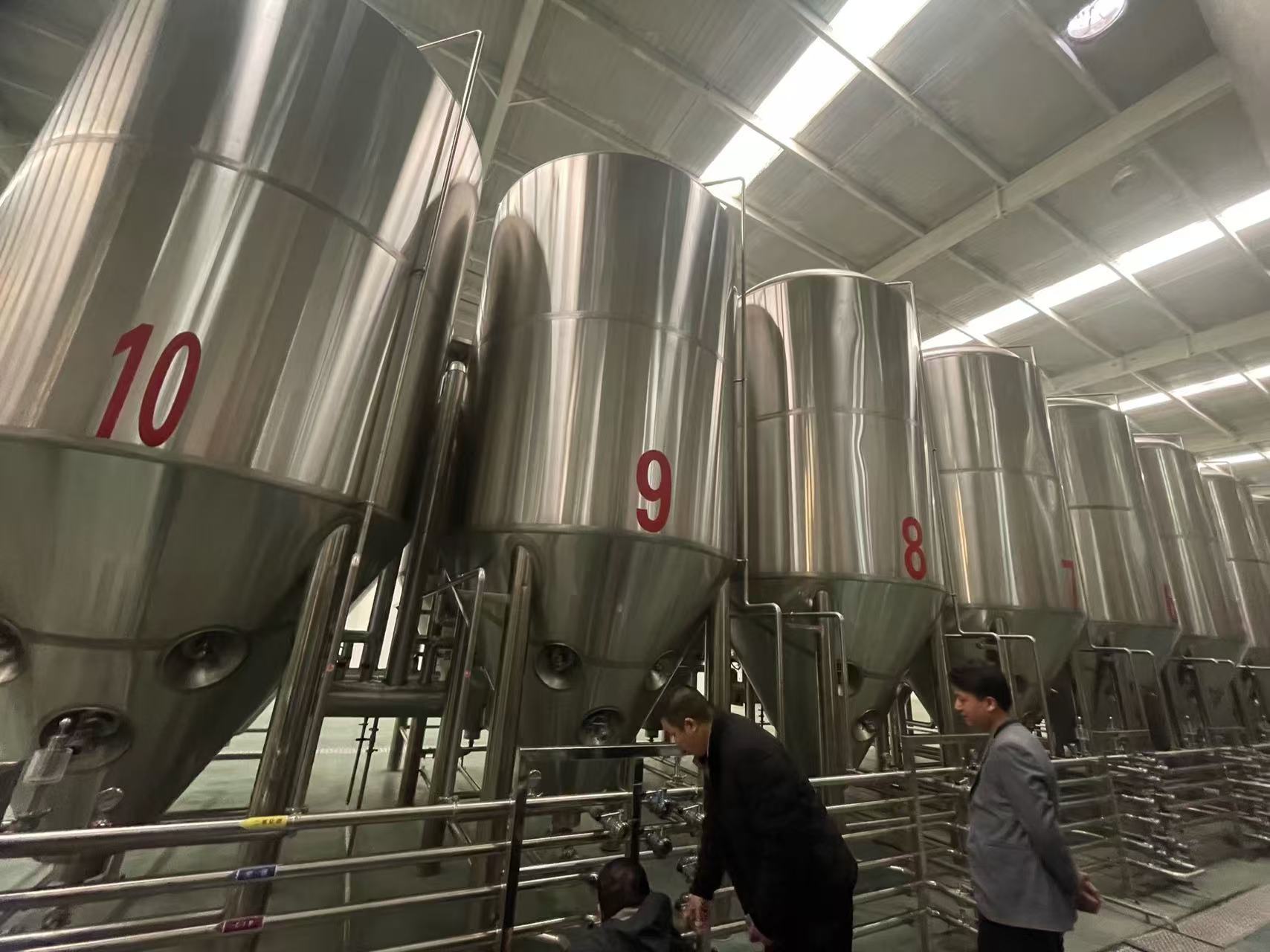 宁夏精酿啤酒设备厂—平面布置、设备设计、制造、调试、培训等一条龙服务